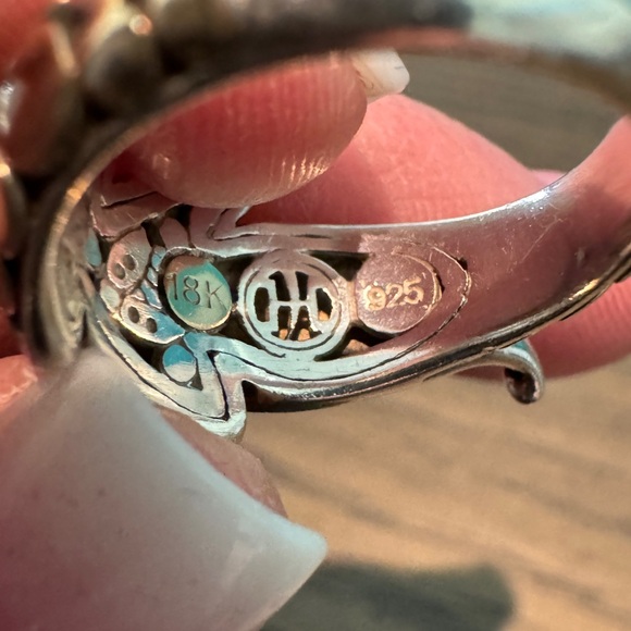 JOHN HARDY Dot Sterling Silver
18K Yellow Gold Ayu Petite Leaf Wrap
Ring Sz 6.5 - Picture 4 of 8